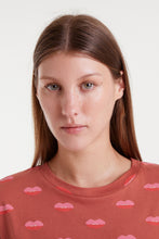 Compañía Fantástica  - Camiseta Roja Labios